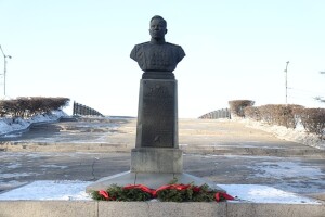 памятник белобородову